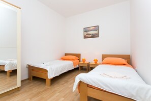 1 chambre, fer et planche à repasser, accès Internet