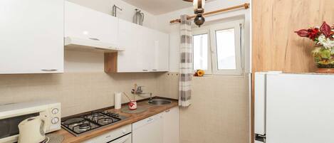 Fridge, microwave, oven, stovetop