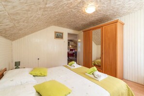 3 bedrooms, iron/ironing board, free WiFi