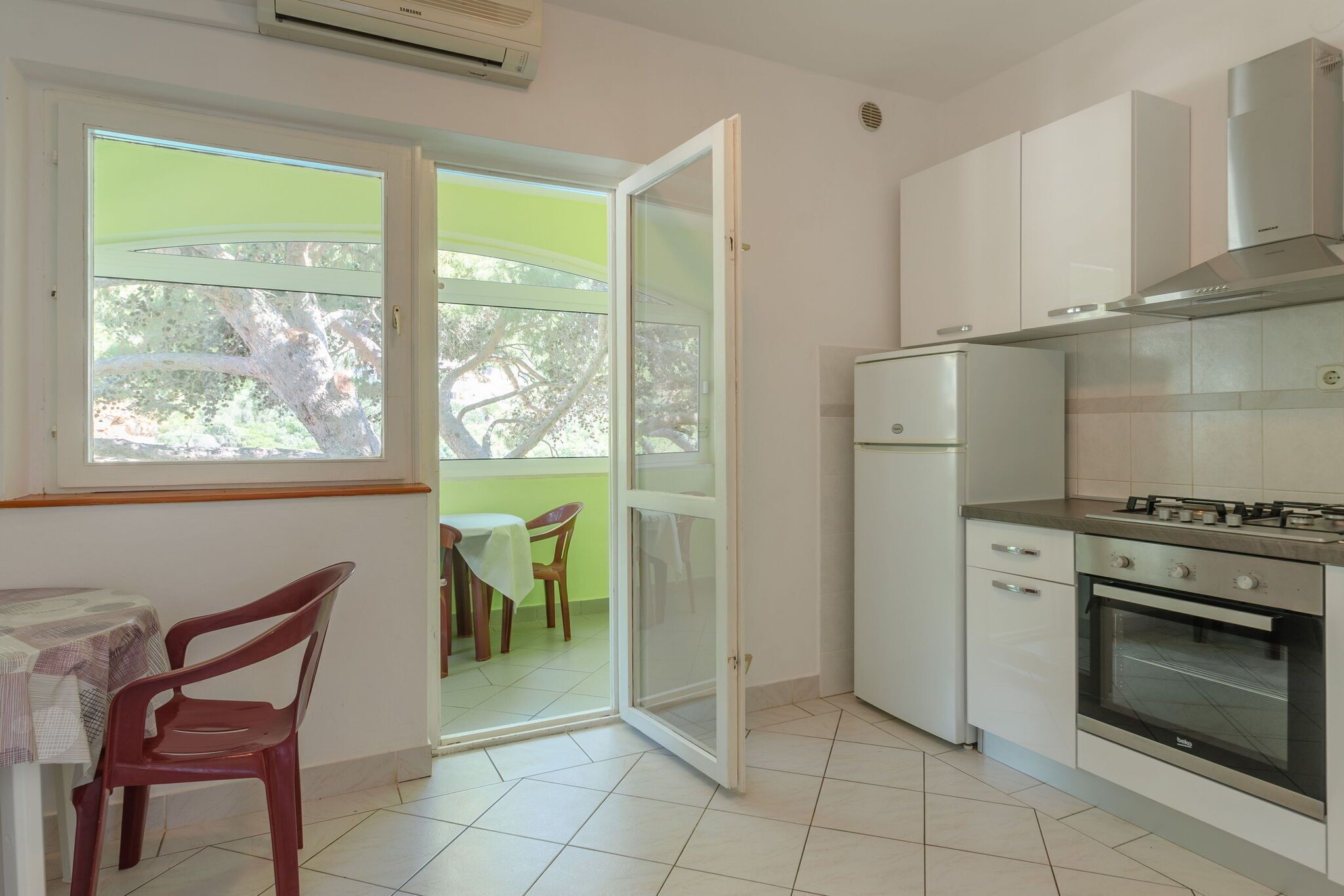 Fridge, oven, stovetop, dining table