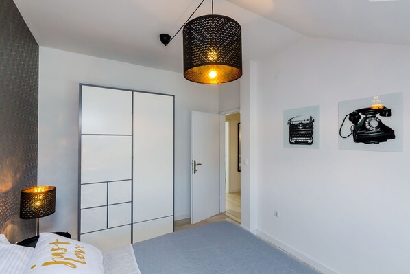3 bedrooms, iron/ironing board, Internet
