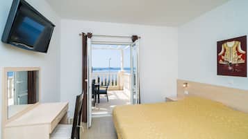 2 quartos, ferros/tábuas de passar roupa, berço de viagem