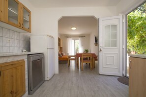 Dining - Seafront Apartment Dana - Two Bedroom Apartment with Terrace and Sea View (Vela Luka)