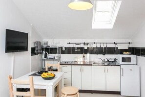 Fridge, microwave, stovetop