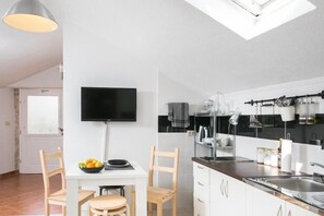 Kühlschrank, Mikrowelle, Herdplatte