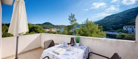 屋外ダイニングエリア