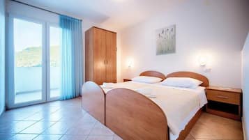 1 habitación, tabla de planchar con plancha y wifi