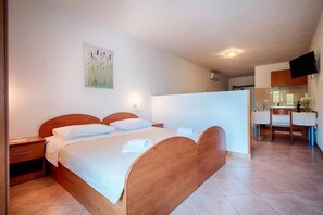 1 bedroom, iron/ironing board, free WiFi