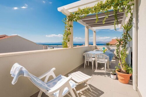 Apartment Oaza - Three Bedroom Apartment with Terrace and Sea View