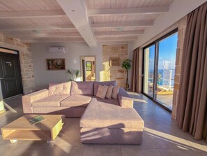 Smart TV, table tennis - Paleokastro Luxe Villa - Playground - Heated Pool, Sea View, Top Wifi (Chania)