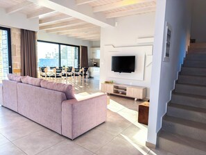 Smart TV, table tennis - Paleokastro Luxe Villa - Playground - Heated Pool, Sea View, Top Wifi (Chania)