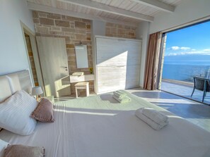 3 bedrooms, iron/ironing board, free WiFi, bed sheets - Paleokastro Luxe Villa - Playground - Heated Pool, Sea View, Top Wifi (Chania)