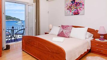 3 bedrooms, iron/ironing board, free WiFi