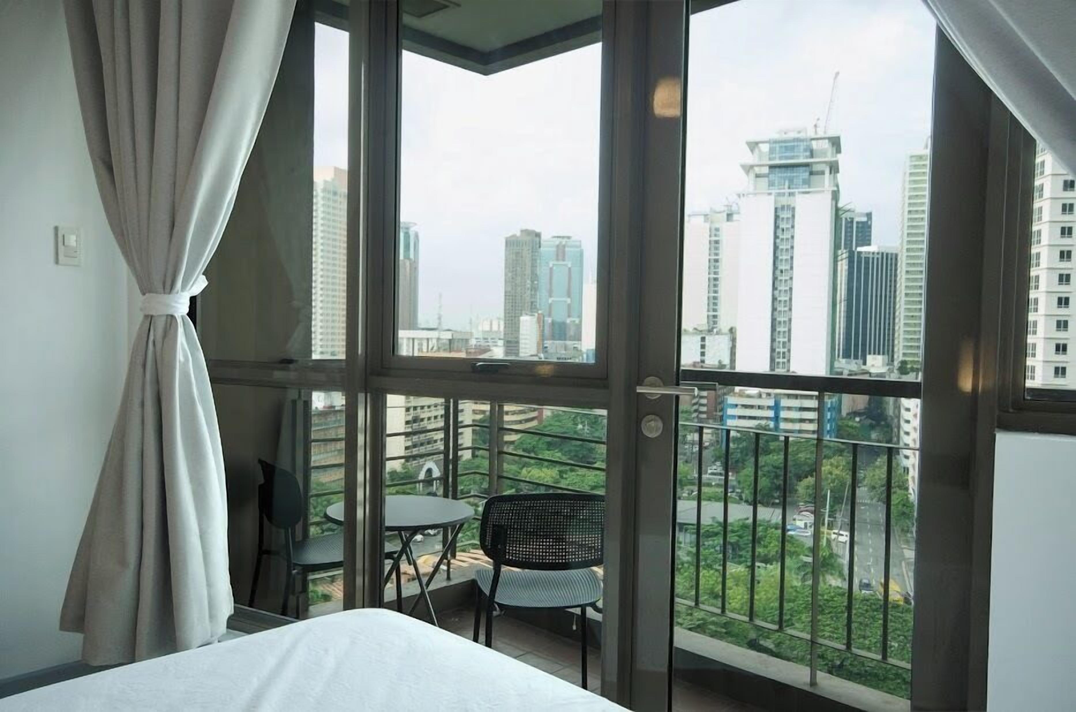 Studio Suite Comfort, balkon, pemandangan kota | Setrika/meja setrika dan Wi-Fi gratis
