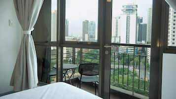 Studio Suite Comfort, balkon, pemandangan kota | Setrika/meja setrika dan Wi-Fi gratis