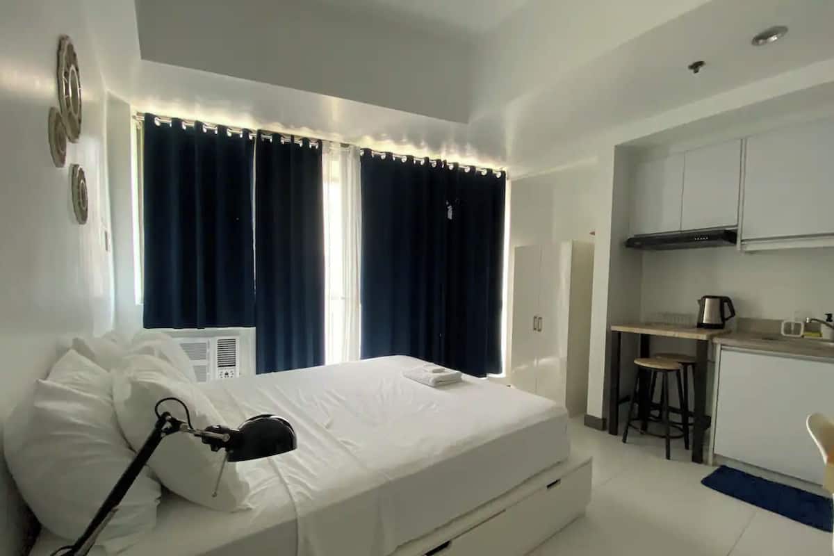 Studio Ville, balcon, vue ville