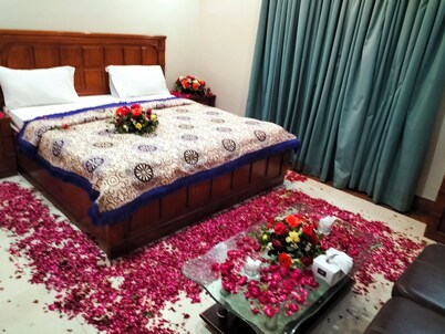 Cosy inn Near Millennium Mall 