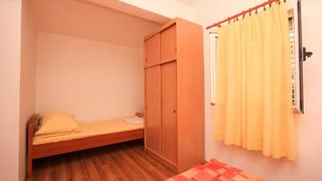 1 bedroom, travel crib, free WiFi