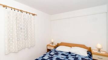1 bedroom, travel cot, free WiFi