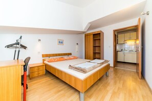 1 bedroom, travel crib, free WiFi