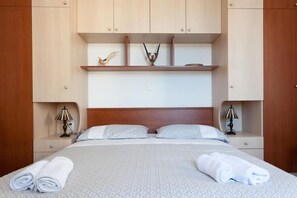 2 bedrooms, iron/ironing board, travel cot, free WiFi