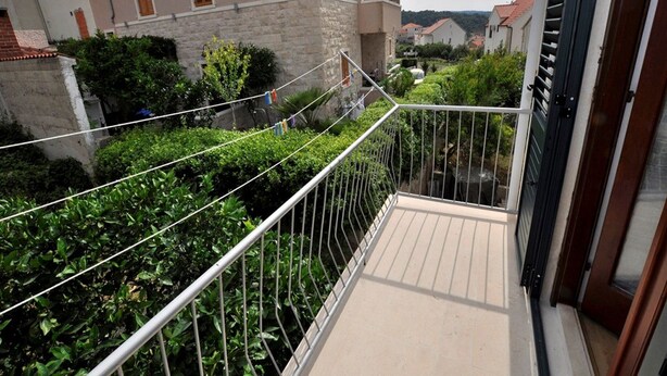 Property grounds - Apartments Seagull - Comfort Two Bedroom Apartment with Sea View Balcony (Tonko) (Postira)
