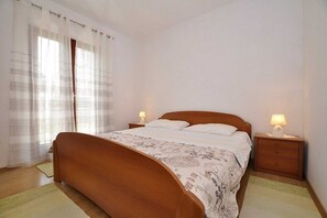 2 bedrooms, iron/ironing board, free WiFi