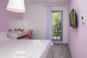 1 habitación, tabla de planchar con plancha y wifi