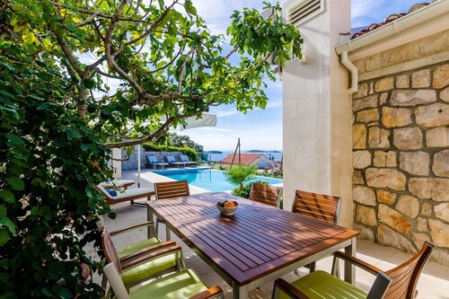 Six Bedroom Villa with Terrace and Swimming Pool