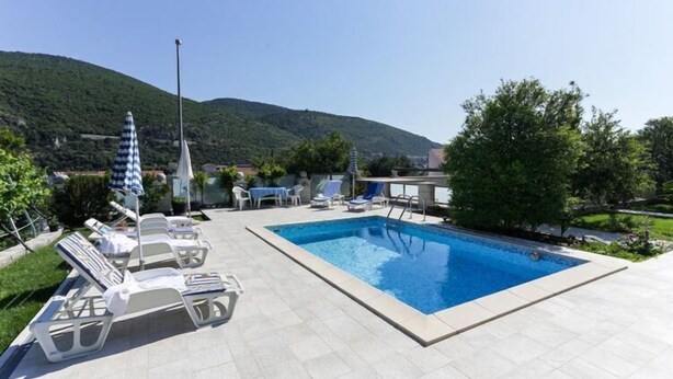 Unclassified image, 1 of 15, button - Villa Celenca - Two Bedroom Apartment with Terrace and Pool View - A1 (Mokosica)