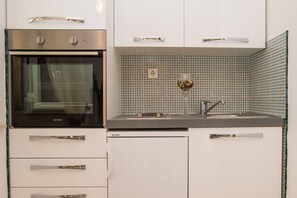 Kühlschrank, Ofen, Herdplatte