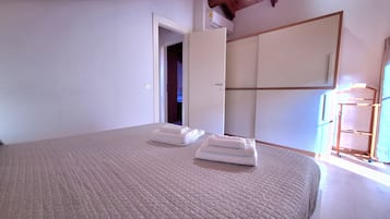 2 Schlafzimmer, BĂŒgeleisen/BĂŒgelbrett, WLAN, BettwĂ€sche