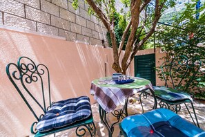 Outdoor dining - Apartments Casa Vanna - One Bedroom Apartment (Dubrovnik)