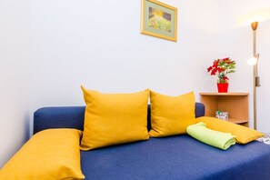 1 chambre, fer et planche à repasser, accès Internet