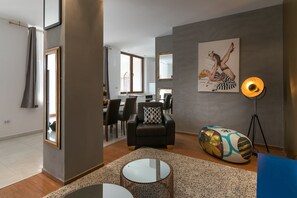 Smart TV - Apartment Frankie's Place - Two-Bedroom Apartment with Terrace and Sea View (Veliki Zaton)