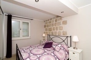 1 bedroom, iron/ironing board, free WiFi