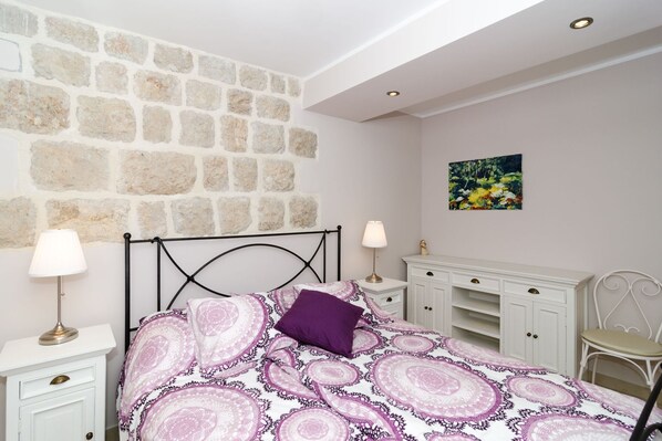 1 bedroom, iron/ironing board, free WiFi