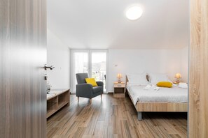 1 bedroom, iron/ironing board, internet