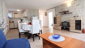 Unclassified image, 2 of 16, button - Apartment Meri - Two Bedroom Apartment with Balcony (Trogir)