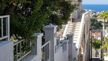 Enceinte de lâhĂ©bergement