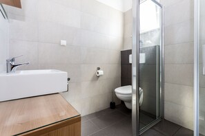 Douche, sèche-cheveux