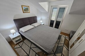 2 bedrooms, iron/ironing board, free WiFi