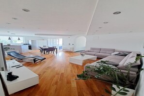Smart TV, DVD player