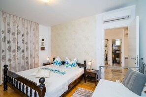 2 bedrooms, iron/ironing board, travel cot, free WiFi