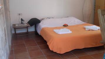 3 bedrooms, iron/ironing board, free WiFi