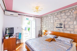 1 bedroom, iron/ironing board, travel cot, free WiFi - Apartments Nicol - One-Bedroom Apartment with Terrace (Dubrovnik)