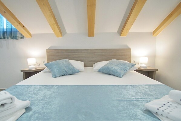 Iron/ironing board, free WiFi