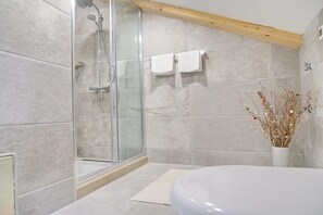 Shower, hair dryer - Apartments Sweet Escape - Studio Apartment with Terrace and Sea View (1) (Dubrovnik)