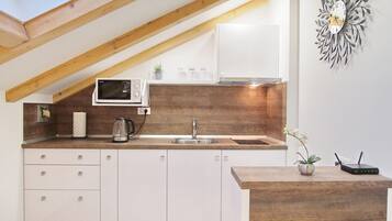 Fridge, microwave, stovetop, coffee/tea maker