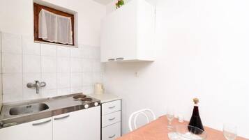 Fridge, oven, stovetop, dining tables